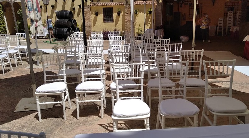 ¿Dónde alquilar sillas y mesas?